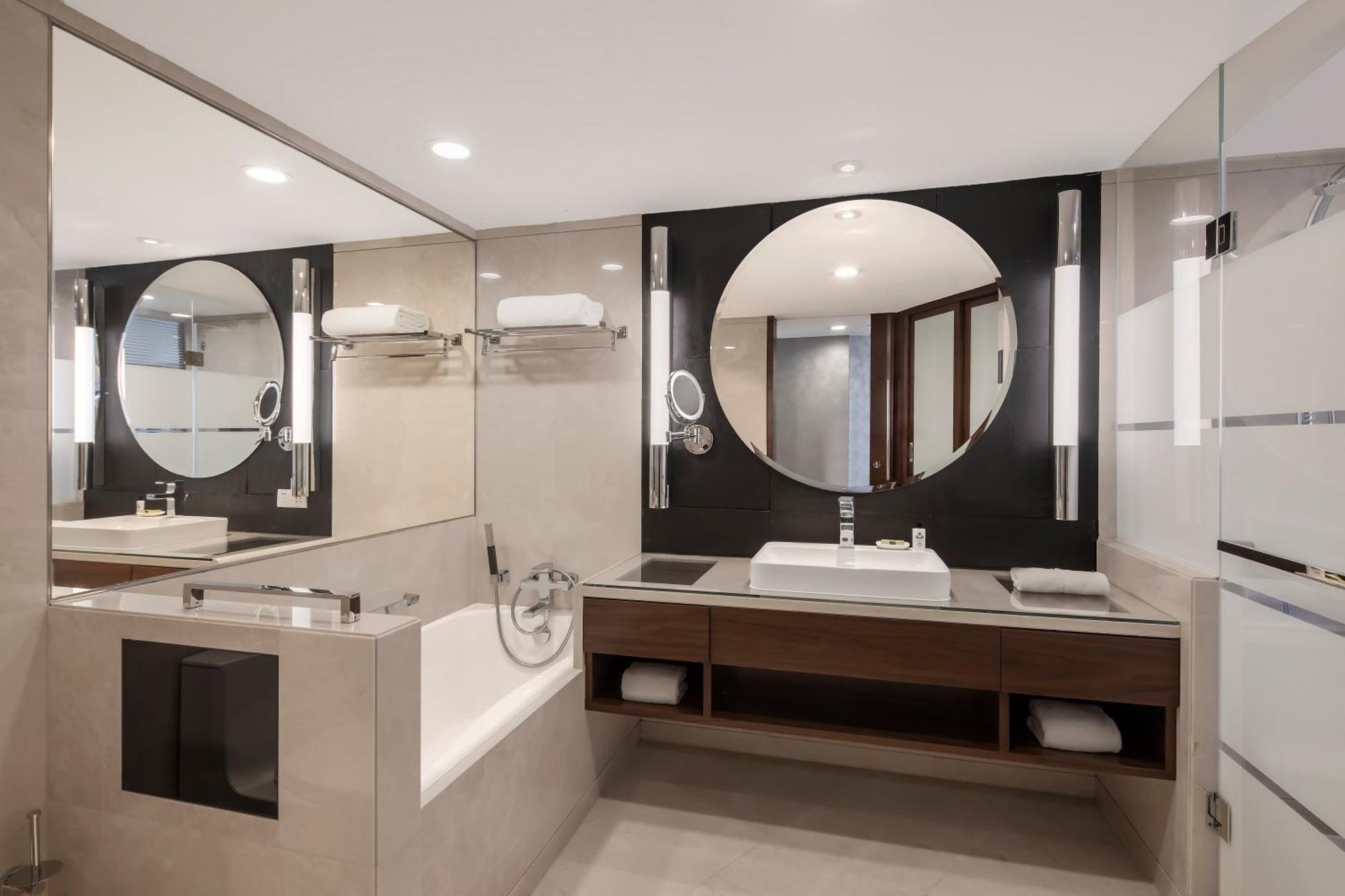 Classic Twin Room with City View