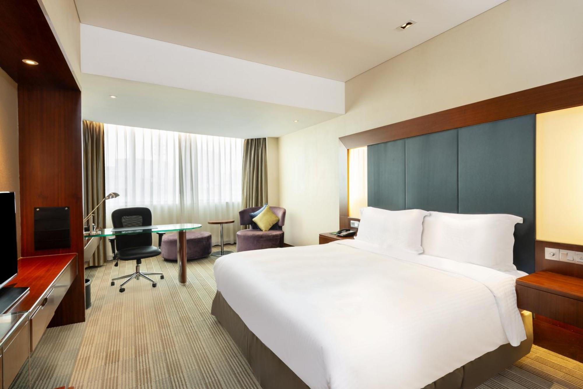 Premium King Room with Bath and Shower Combination,1590344107:JPEG