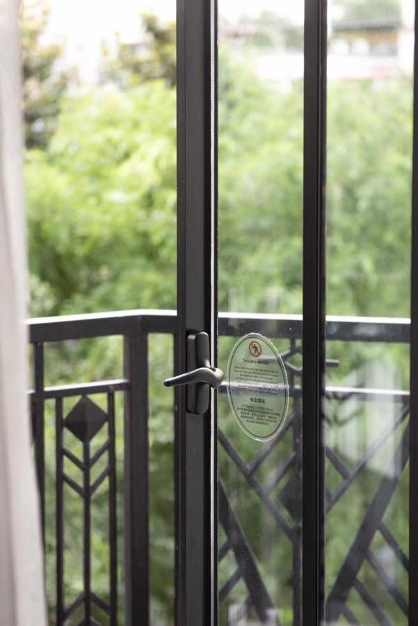 Boutique Balcony King Room -  Welcome Fruit & Snacks & Beer * 1 per stay ( up 2 persons )