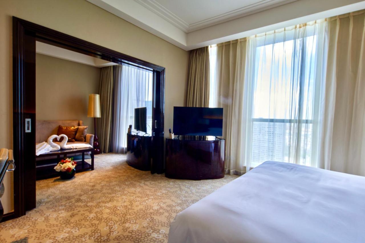 One Bed Suite Club lounge access 1 Bedroom Suite 1 King,1421797521:JPEG