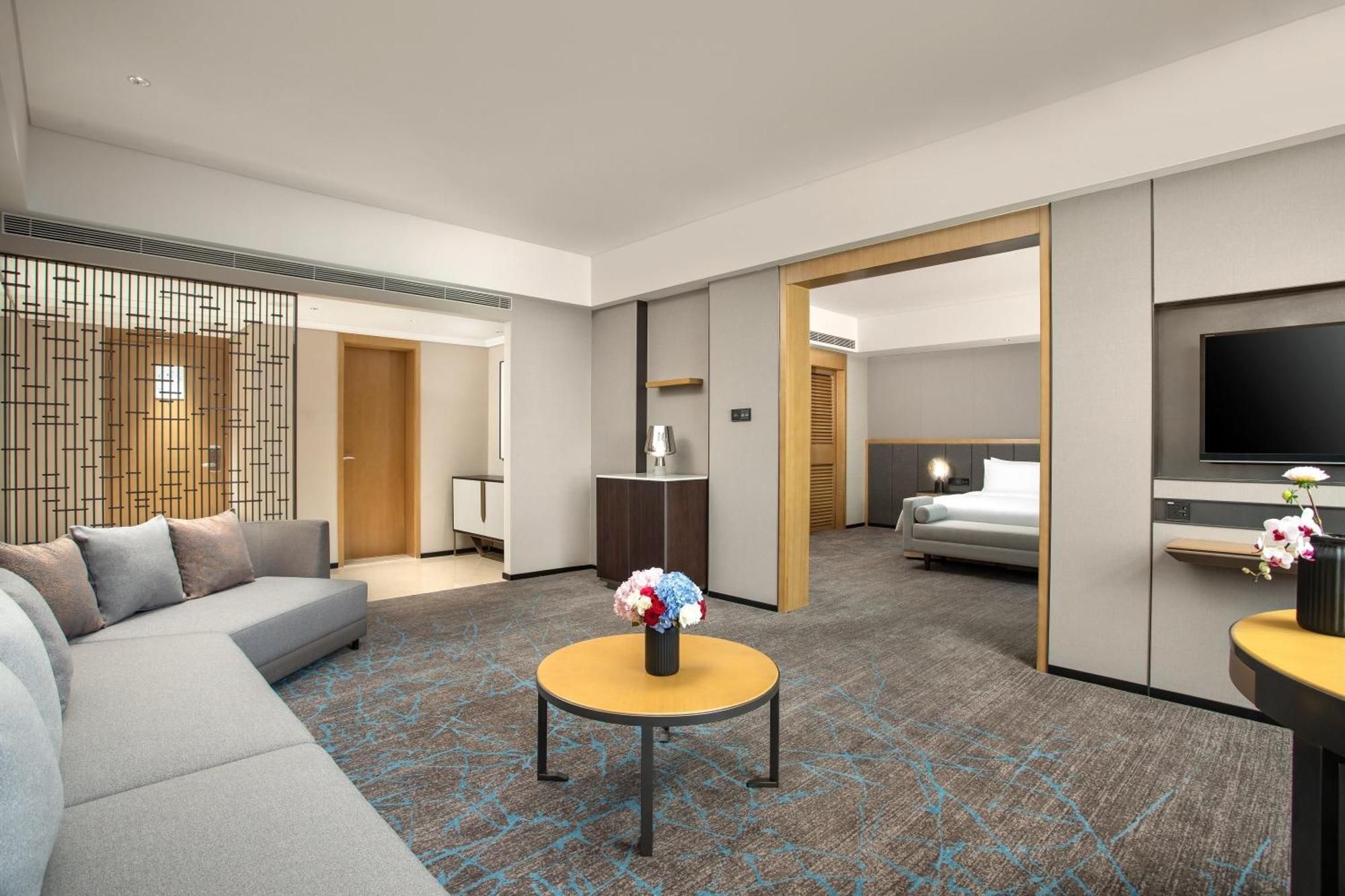 1 King bed Crowne Plaza Suite