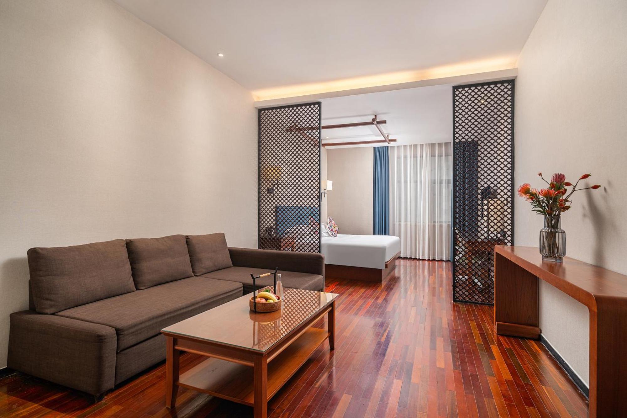 Family Room,1535719261:JPEG