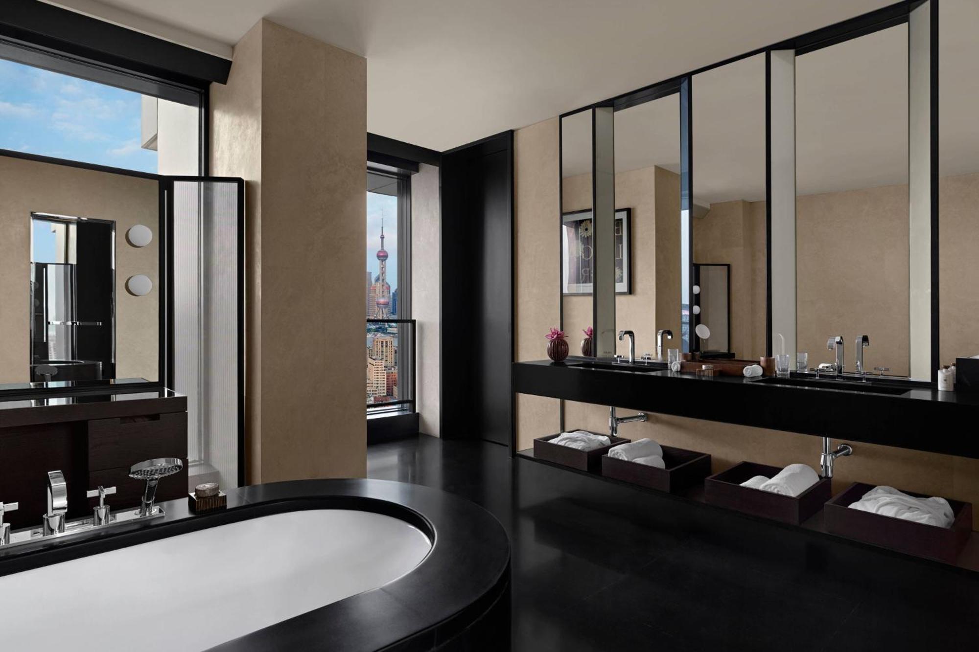 One-Bedroom Premium King Suite with River View