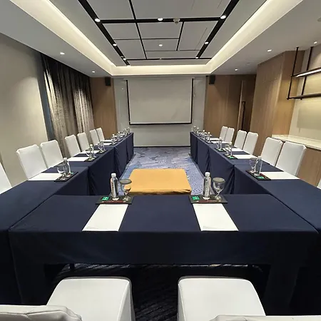 Courtyard By Marriott Shanghai Hongkou-3